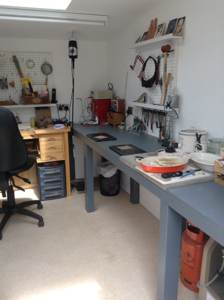 ArtyCarolBanks's tweet image. @CamOpenStudios @EC_Artists first workshop tutorial in new &apos;shed&apos; #silverworkshop, c it @ open studios nxt 3 w/ends