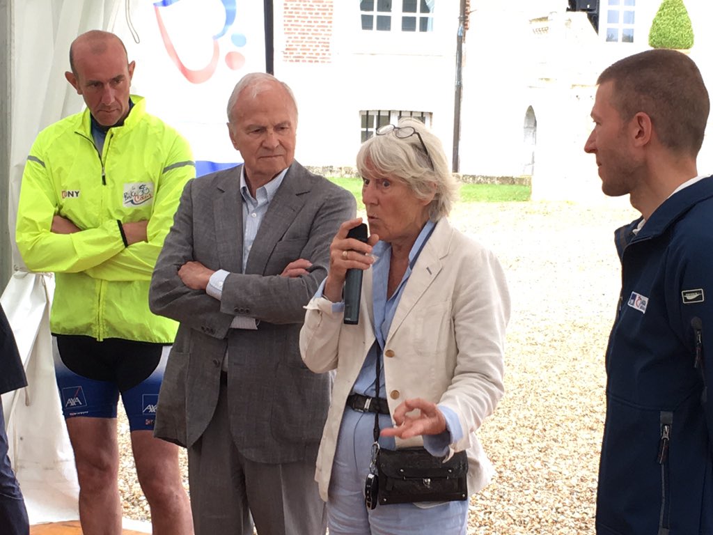 #bikecoeur arrivée jour 3 à Belbeuf. Frnaçois Colloc'h évoque la création d' #axaatoutcoeur