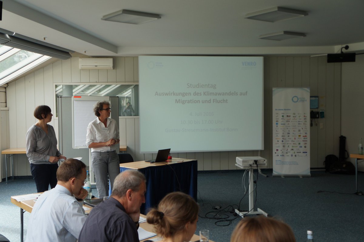 Heute gemeinsamer Studientag mit <a href="/venro_eV/">VENRO</a> zu den Auswirkungen des #Klimawandel auf #Migration und #Flucht.