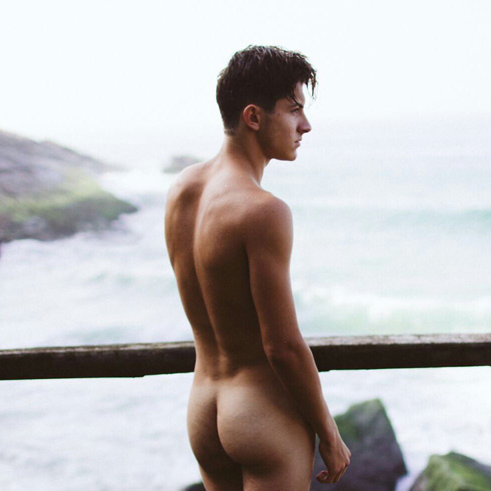 Jonan Perrea (Pekín Express) completamente desnudo