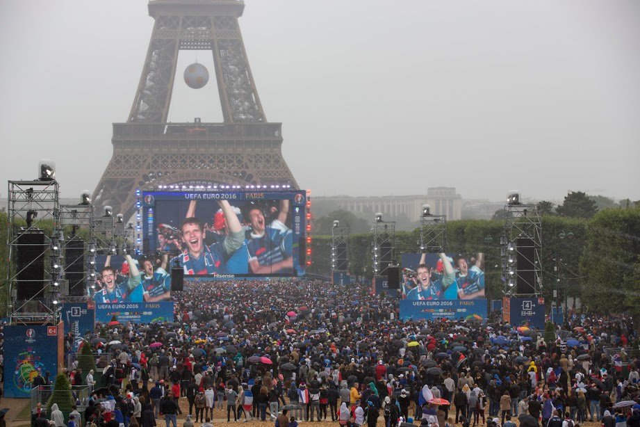 Paris tweet media