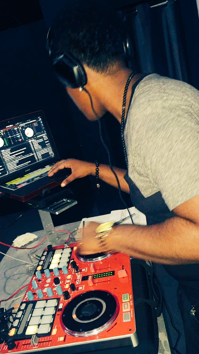 DjRicoSteez's tweet photo. I got that check on me right now #femaledj #Djsteezo #TooYoungToBeDone https://t.co/066Mv8oAa6