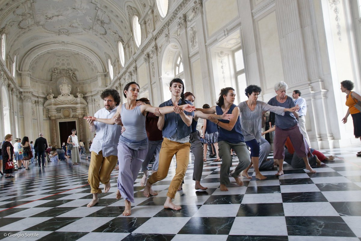 LaPiattaforma's tweet photo. Uno dei 13 'quadri' di #Altissimapovertà di Virgilio Sieni - #ReggiadiVenaria #LaPiattaforma @pieghedelcorpo https://t.co/oFfieJqeoP