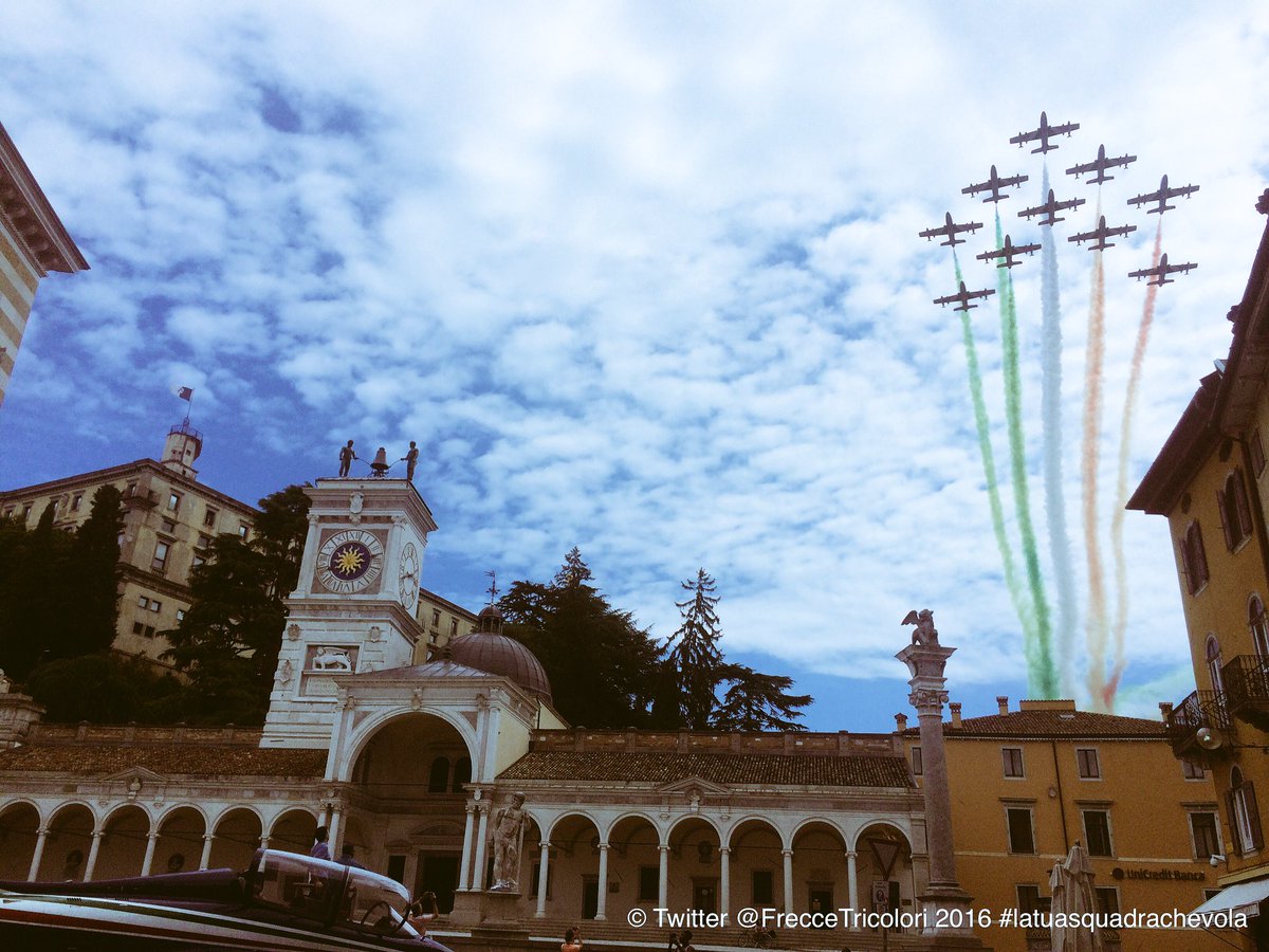 Rientro da <a href="/twitorino/">Città di Torino</a> saluto ad #Udine #Tricolore più lungo del mondo @FVGlive <a href="/ConoscenzaF/">Conoscenza in festa</a> <a href="/uniud/">Università di Udine</a> #Fondazione Crup