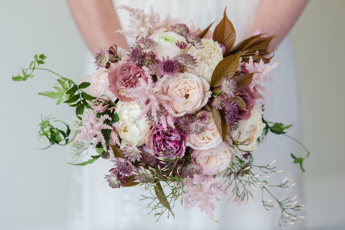 Bridestheshow's tweet photo. Here's some beautiful flowers from Kate Alban Davies Floral Design to brighten up your Monday morning! https://t.co/qrDiMpvEZS