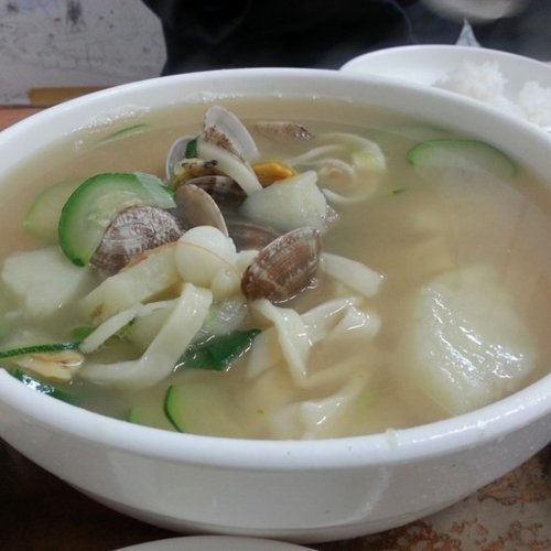 비가 오면 생각이 납니다~
#바지락칼국수#
장마철에 비 피해 없길 바래요!!