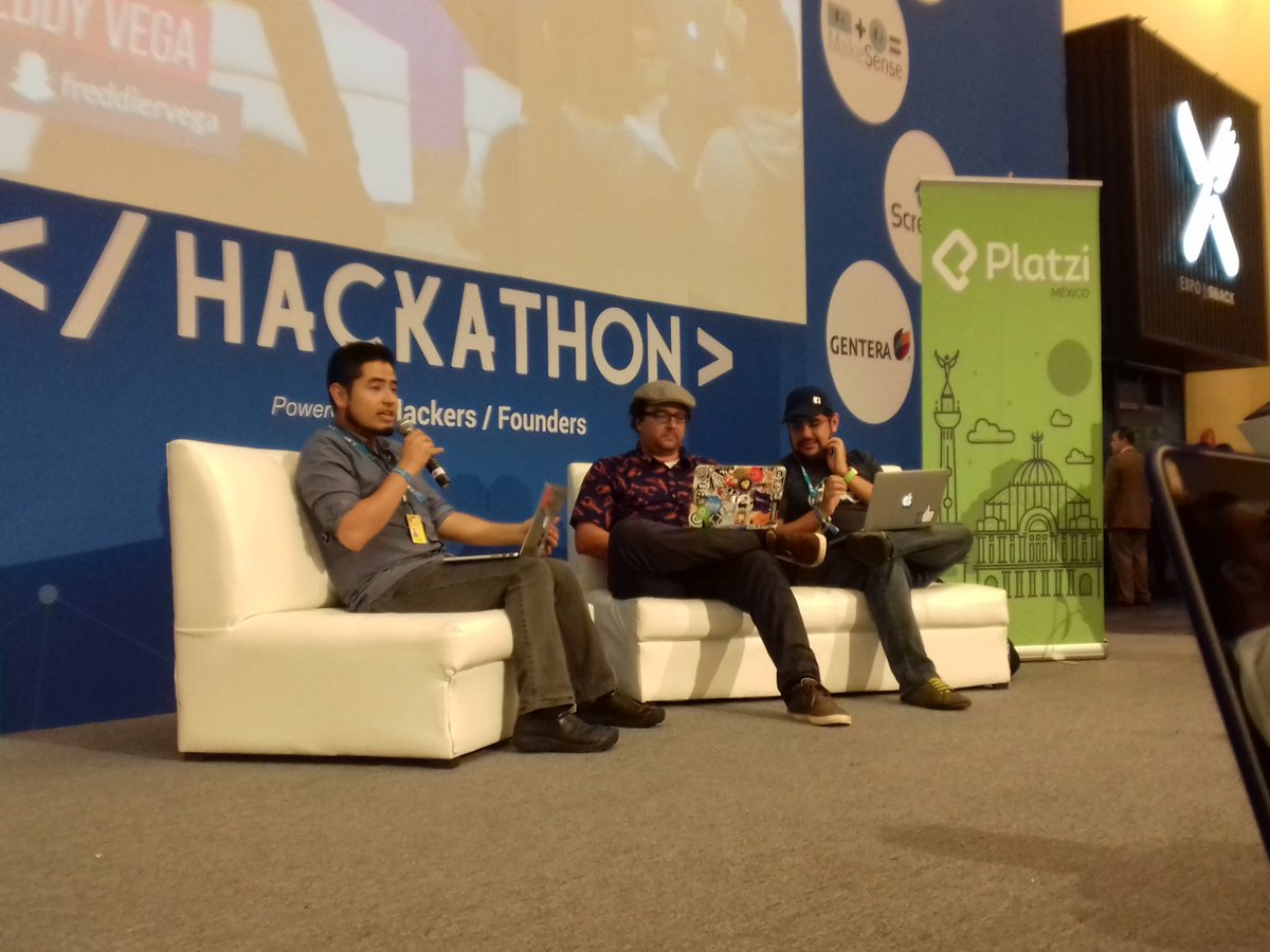 alexxruff's tweet photo. Mi mejor momento en #CMPX7 fue estar en el @platzi  live #CMPX8 https://t.co/lvjvVsxuIE
