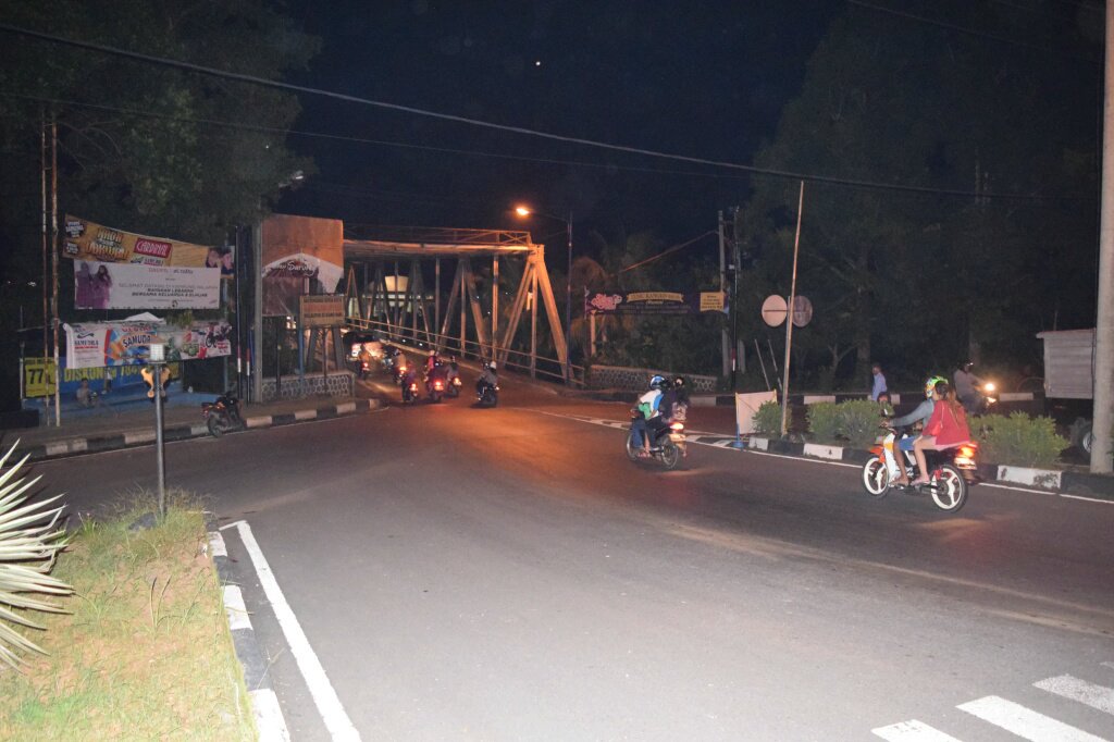 #RealTime Simpang 3 Jembar-Banjar ke Pangandaran msh lengang. #KaryaBakti <a href="/PramukaJabar/">Pramuka Jawa Barat</a> <a href="/RadioElshinta/">Radio Elshinta</a> <a href="/mudikkompas/">Mudik Kompas</a>