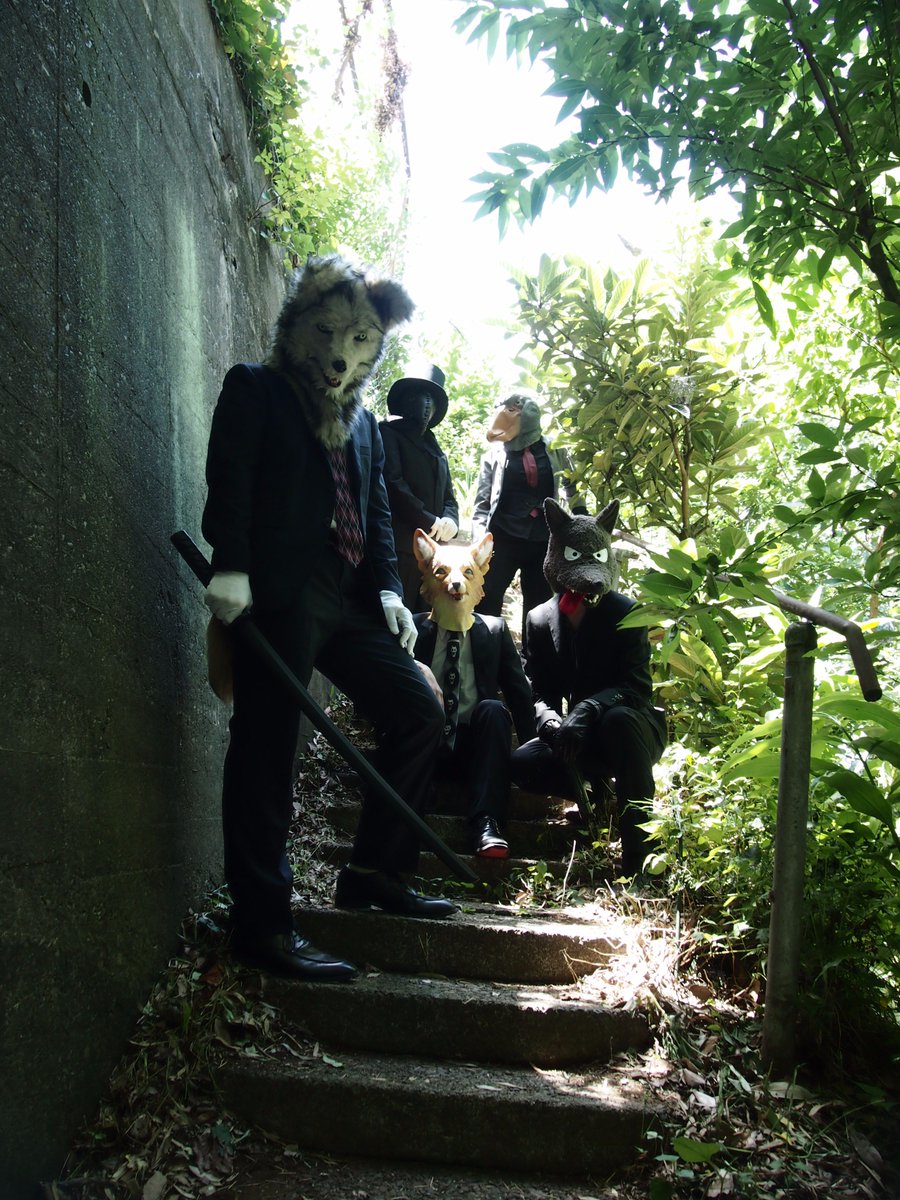 rivergissan's tweet photo. ハシビロコウ　@nekoginka
キツネ　@weak763
カラス　@psychecolor
銀オオカミ　@rivergissan
茶オオカミ　@l_sanshou_l
神　@sima_simaco
#アニマルヘッドスーツ男子 https://t.co/IjKkxYlzJ4