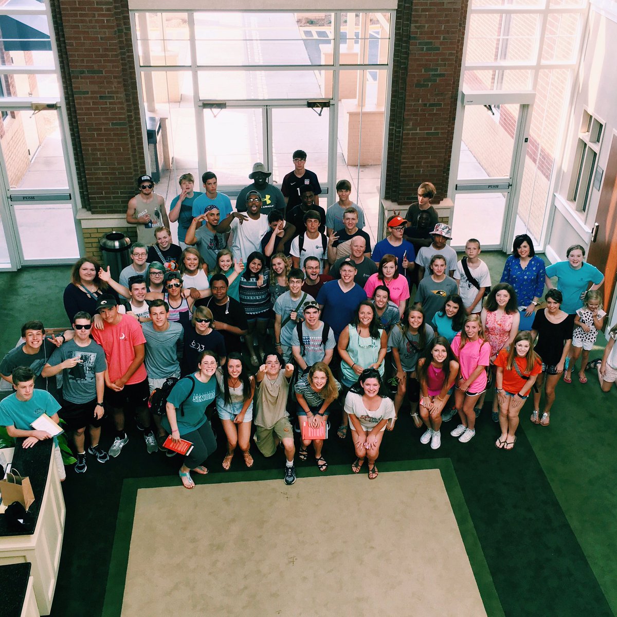 803HSintern's tweet image. Road Trip 2016 has officially departed! Next stop: Johnson City TN 🚐 #whereitsnot100degrees @803highschool