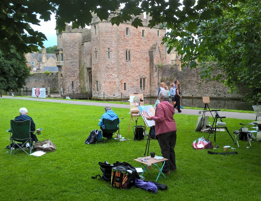 bathwellschap's tweet photo. @Bishops_Palace Looks as if we are the location for an art class... #knowwhatilike https://t.co/LO5XUjseua
