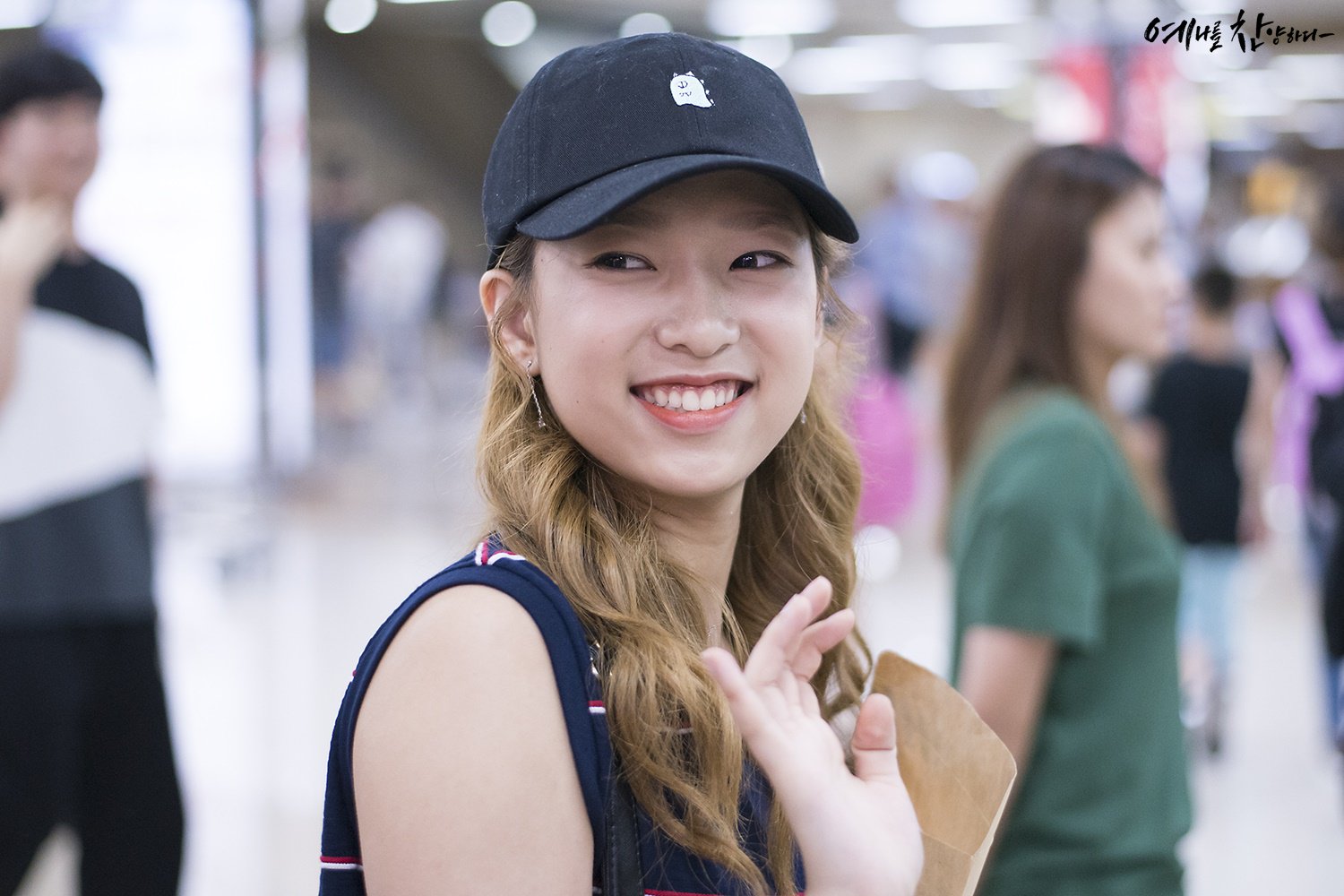 Cmh8K_PVUAEVuXi.jpg:orig