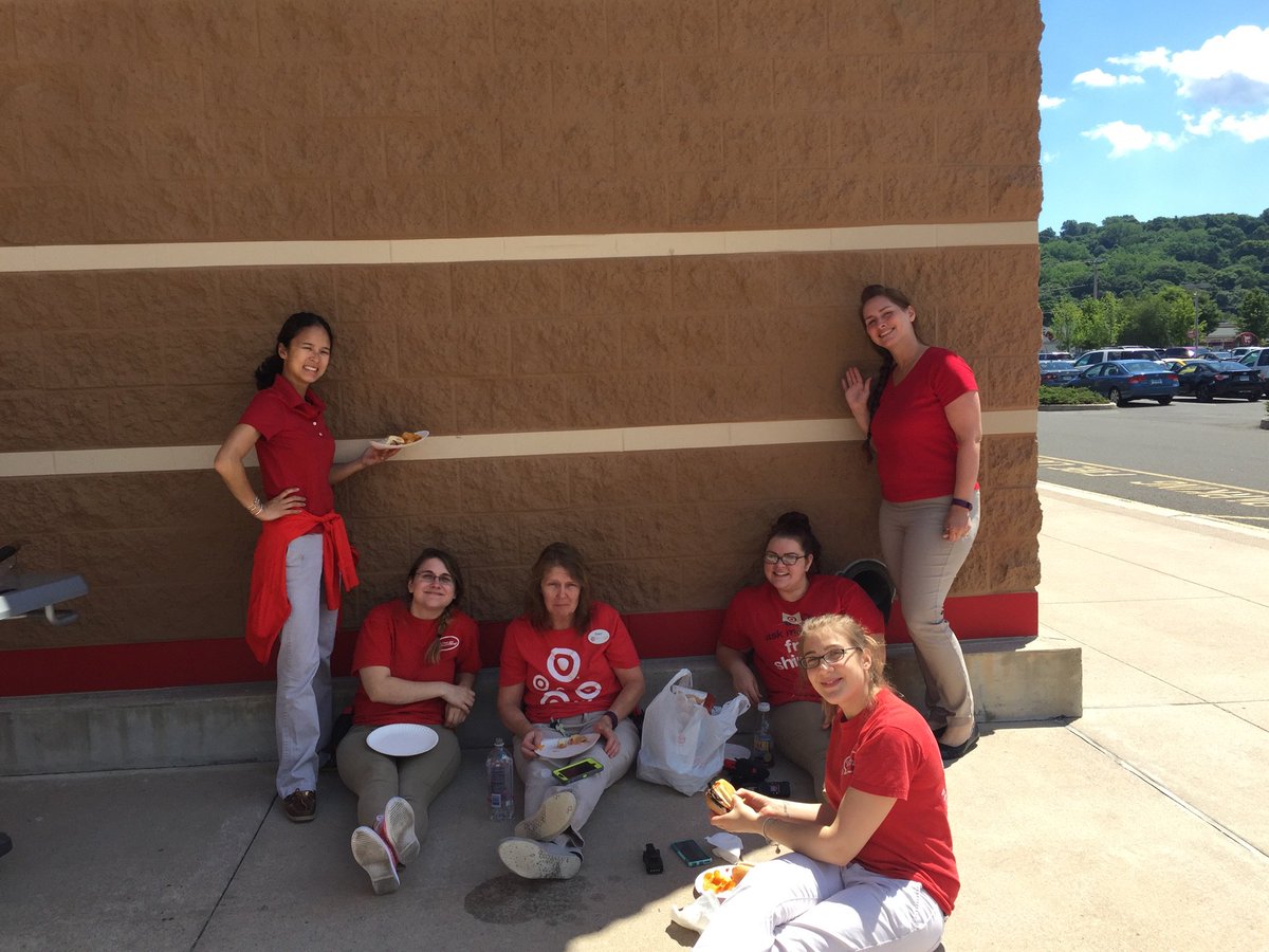 JessAvery523's tweet photo. Happy 4th from #t2249 @sarahnold @julesx521 https://t.co/nCOBdFhQMz