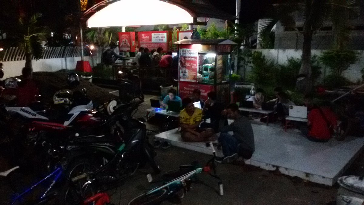 zainal_kamil's tweet photo. @parwi66 @_funtastic5_ #telkomfuntastic5 #jrtreg5 #internetan makin asyik di wico lengkap dg minuman https://t.co/FOaB2lcdsN