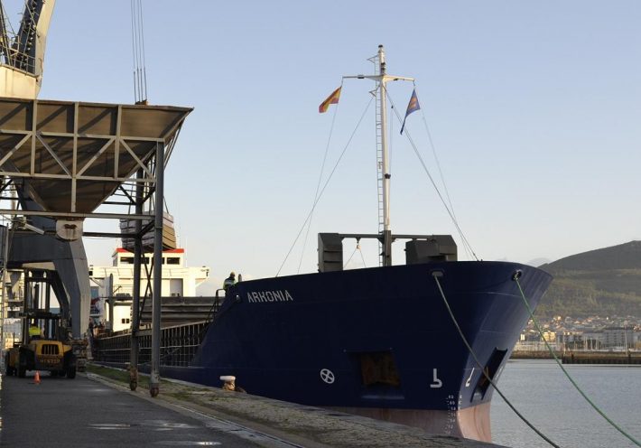 MedPorts's tweet photo. La mercancía general en el puerto de Vilagarcía, sube un 16% en el semestre y r ... - https://t.co/8tqZpuxTFO https://t.co/ojmn0g9WMI