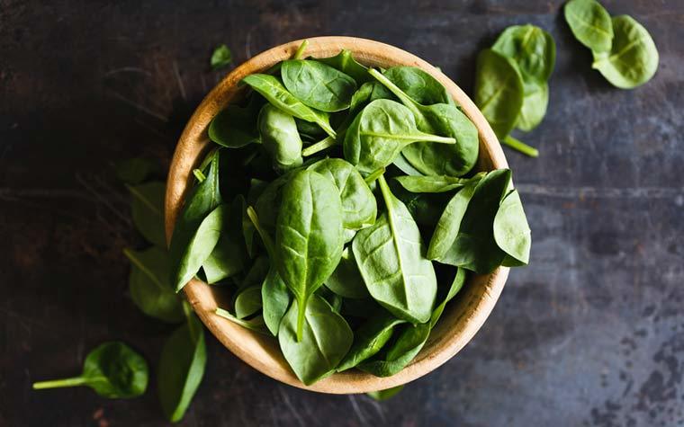 nutriciously's tweet photo. Spinach is a real powerhouse! Add it as often as you can to your smoothies, salads &amp; soups. #healthyeating#vegan https://t.co/mdeYmVWP5R
