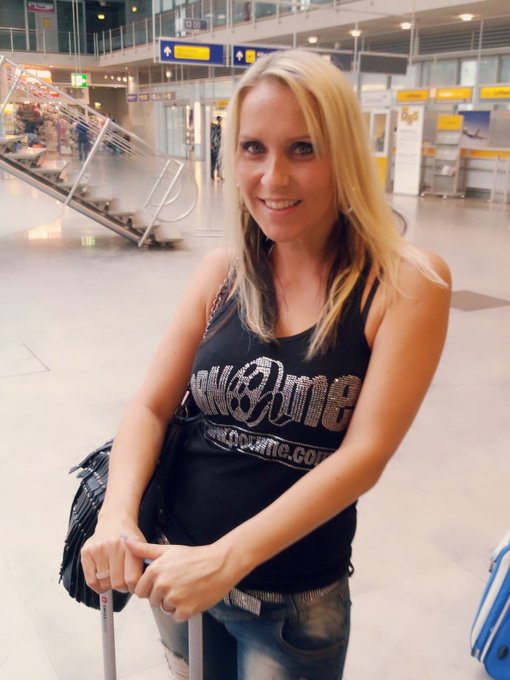 Watch Julia Pink's leaked NSFW photo on TwXstars