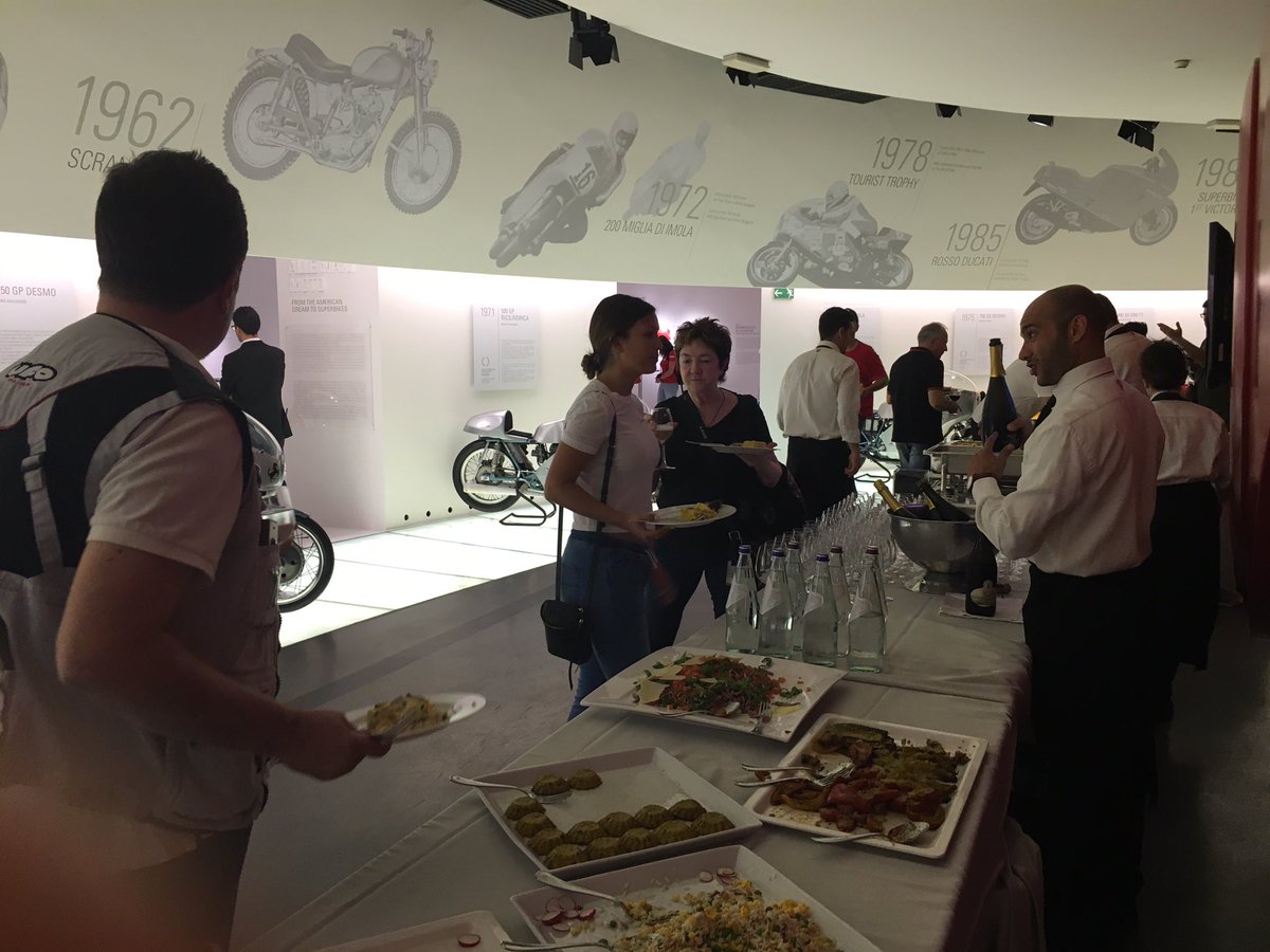 DucatiNoticias's tweet photo. Hoy estamos de aniversario ducatistas! 90 años de sueños desmodrómicos! Lo celebramos en el museo #90YearsOfDucati https://t.co/vVabTa4rjs
