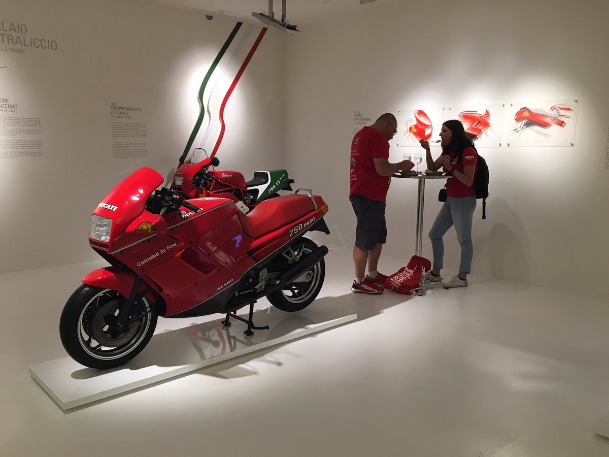 DucatiNoticias's tweet photo. Hoy estamos de aniversario ducatistas! 90 años de sueños desmodrómicos! Lo celebramos en el museo #90YearsOfDucati https://t.co/vVabTa4rjs