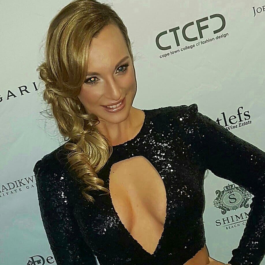jadedaniel__'s tweet photo. Thank u @easihairpro & @spoilthair for my colour #MC #fashionflavourart #1MomentInTime #easihairpro #spoilthair https://t.co/zfEzAluFMy