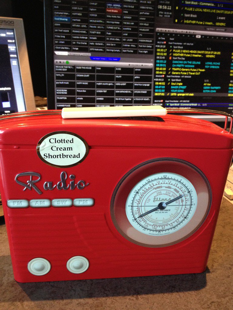 blokeonradio's tweet photo. Thanks to Christine &amp; Keith for popping into @Pulse2Radio with shortbread from Hunstanton 👌👍😀 #shortbreadwatch https://t.co/Wh0SiwsUwd