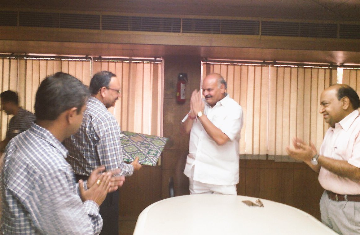 LohiyaMeghraj's tweet photo. Conducting marathon meetings & reviewing work at #RAJSICO today, brainstorming over new policies ,Jai Jai Rajasthan! https://t.co/HFwOd4w1j6