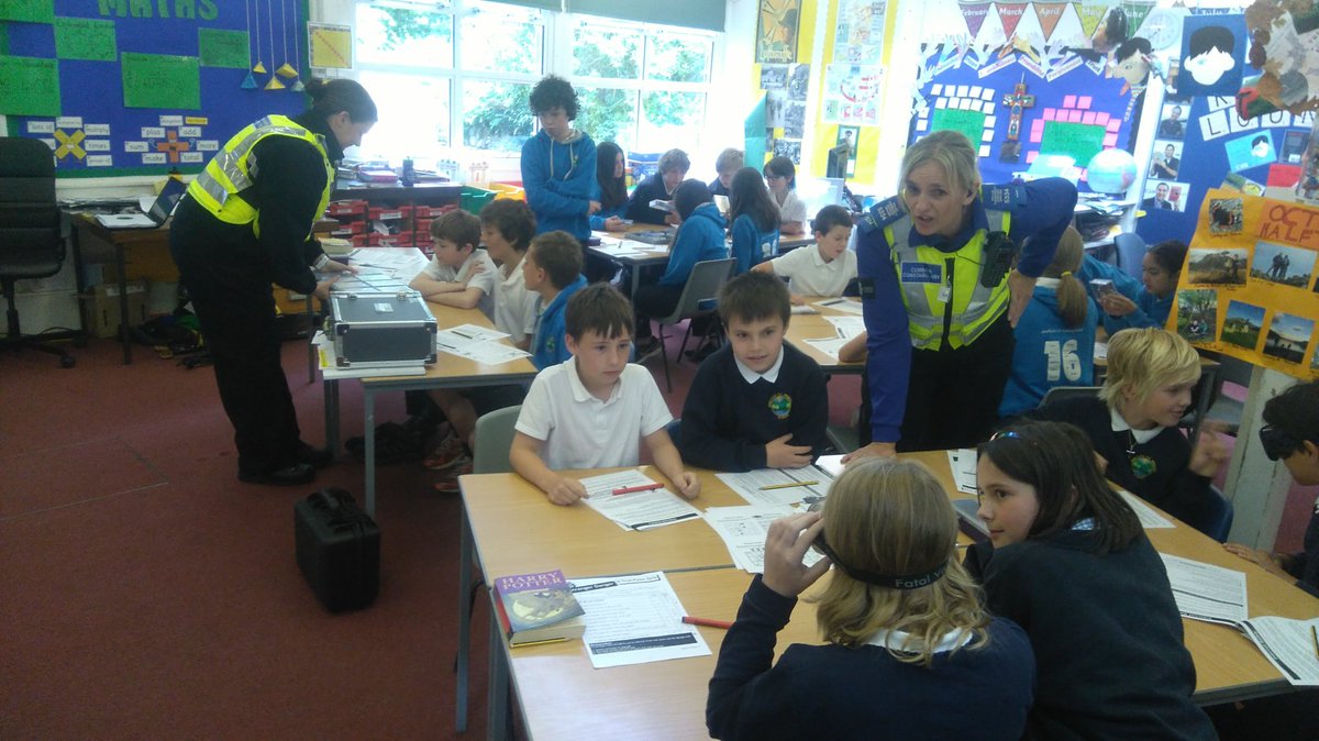Mr_RBond's tweet image. Local police officers teaching year 5&amp;amp;6 about Internet safety, drugs and stranger danger
