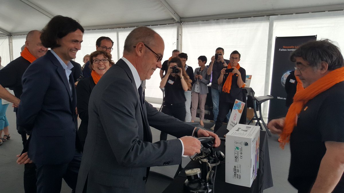 ValGuillaud's tweet photo. Experience #NeoRetro au #ShowHello La Roche sur Yon avec  @srichard  @JacobsPierre @verobacques @arielSTRABONI https://t.co/361IYiQeZ4