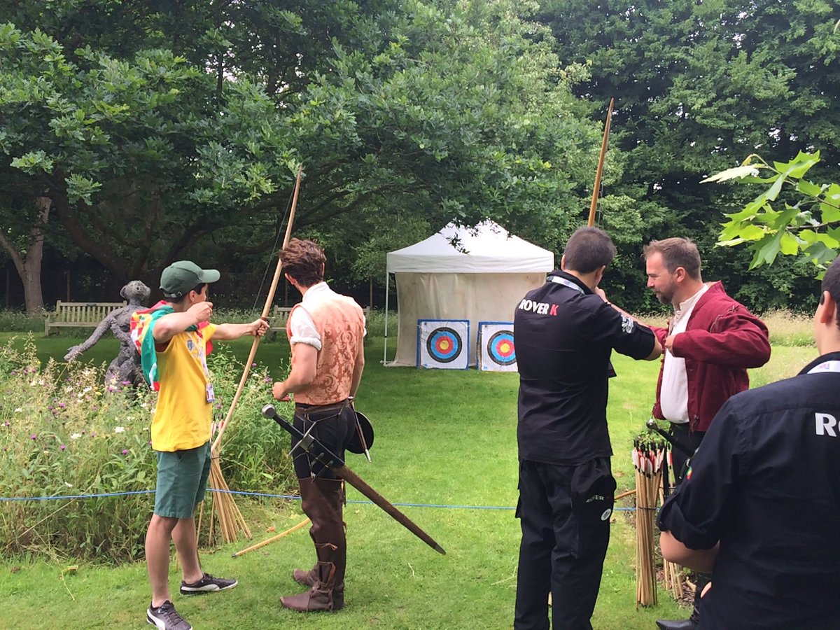 4x4inschoolshq's tweet photo. @JLRPR #4x4inschoolswf archery @ anne hathaways cottage #quintessential England https://t.co/iGmuChxvlm