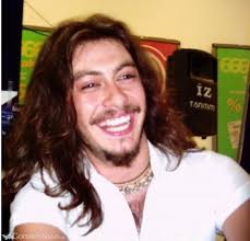 Böyle güzel gülümseyen birini unutmak mümkün mü? #BarışAkarsu