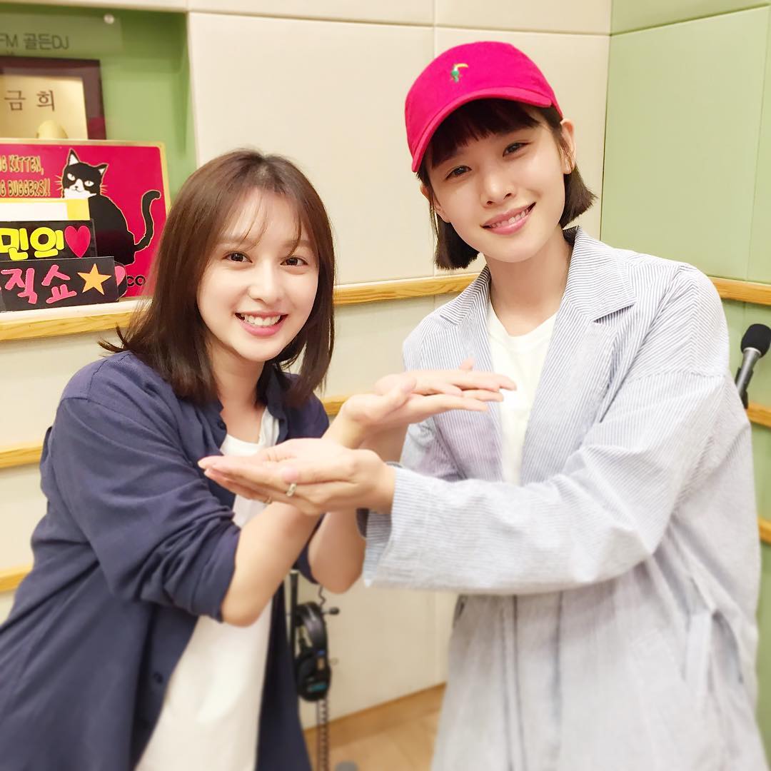 jiwon_hq's tweet photo. [instagram] Vol Up - “The day when two goddesses meet! Pity it was so short😭 Please come again next time 🙏🏻”
#김지원 https://t.co/IbOslP2ghN