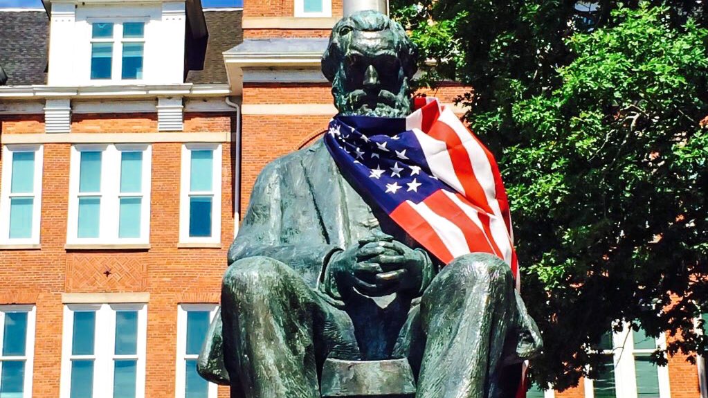 ClemsonUniv's tweet image. Happy 4th of July Tigers! 🇺🇸🇺🇸🇺🇸

#4thOfJuly