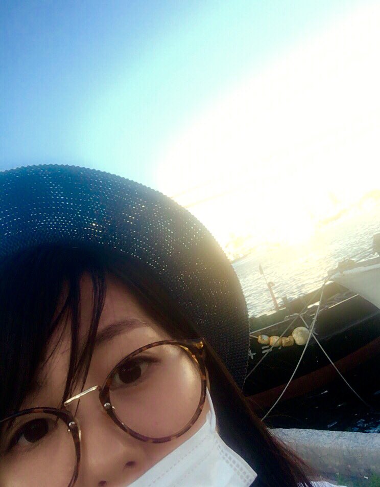 nanae_7_7's tweet image. 天気が良かったから港へ行ったけど
太陽が元気過ぎて景色写ってぬ。笑