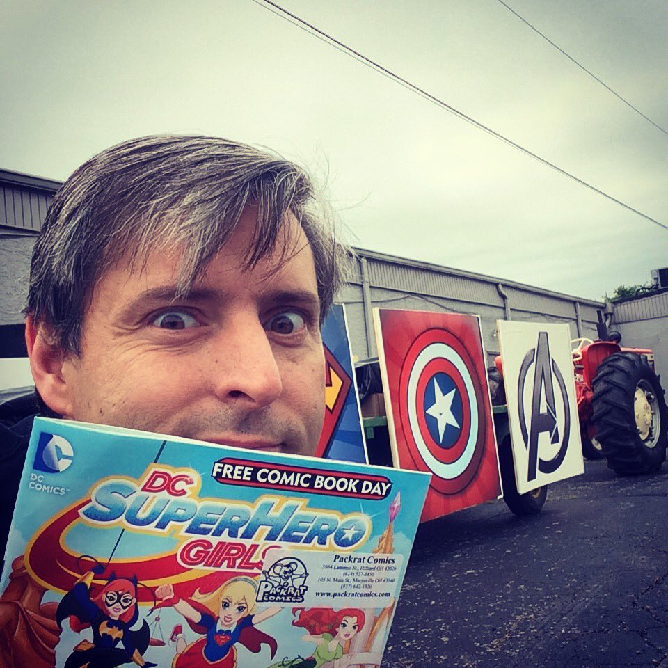 Packrat_Comics's tweet photo. Getting ready to give 6000 comics away at the 4th of July parade ! #dccomics #packratcomics #toystore #hilliardohio https://t.co/vzlR1dB79Q