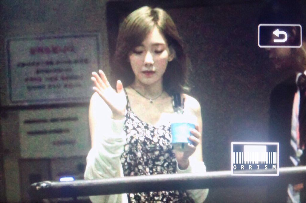 [PIC][04-07-2016]TaeYeon xuất hiện tại SM COEX để tham dự Fansign thứ 3 cho "WHY" vào tối nay CmhTsNsUIAE0Nfj