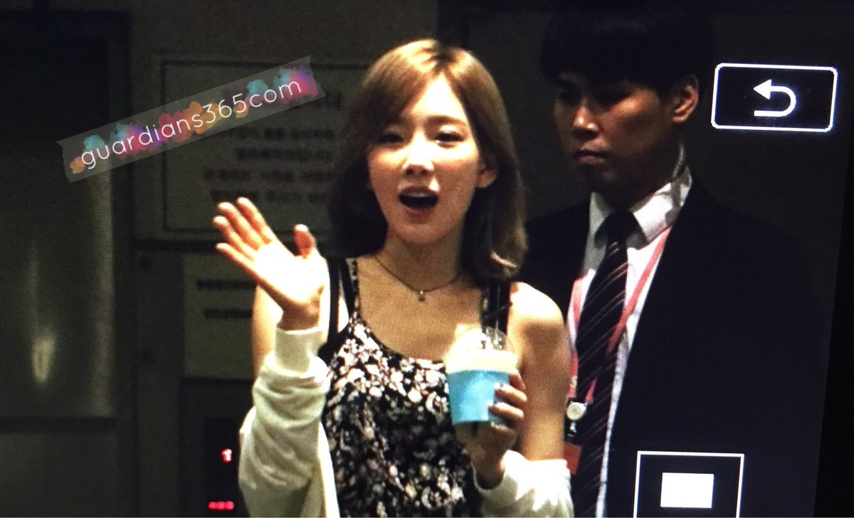 [PIC][04-07-2016]TaeYeon xuất hiện tại SM COEX để tham dự Fansign thứ 3 cho "WHY" vào tối nay CmhTvW3UEAIJhxJ