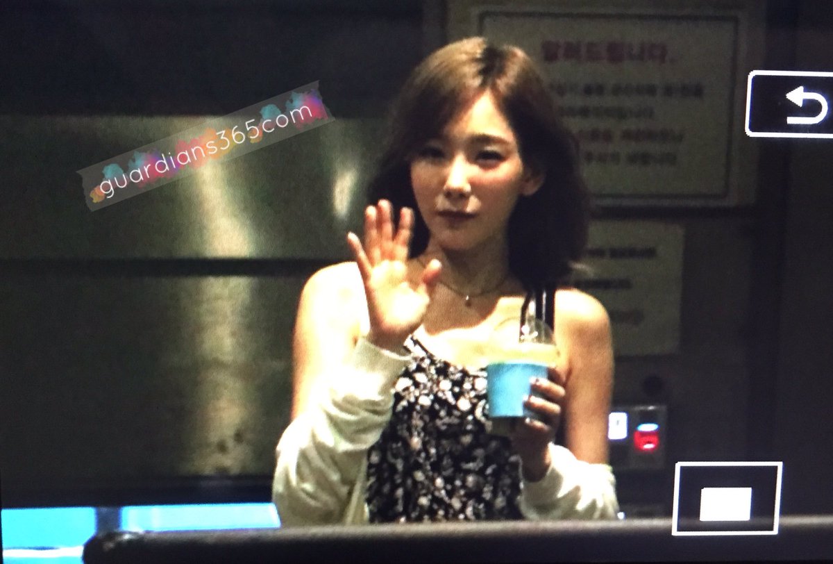 [PIC][04-07-2016]TaeYeon xuất hiện tại SM COEX để tham dự Fansign thứ 3 cho "WHY" vào tối nay CmhTvYqUkAEOoV3