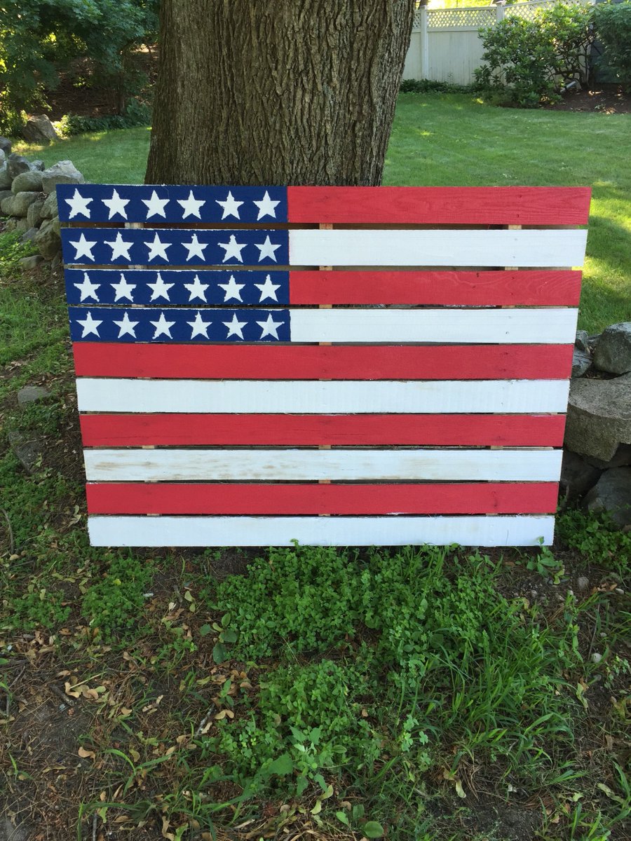 LiveEatLocal's tweet image. Happy 4th. In observance of Independence Day, all locations will be closed today, Monday, July 4.