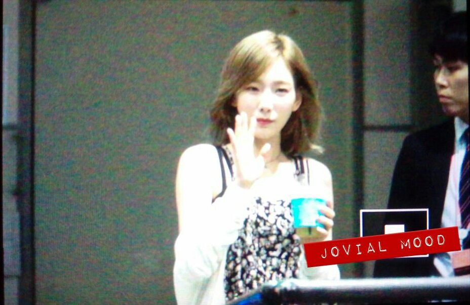 [PIC][04-07-2016]TaeYeon xuất hiện tại SM COEX để tham dự Fansign thứ 3 cho "WHY" vào tối nay CmhWEomUcAEDDn9