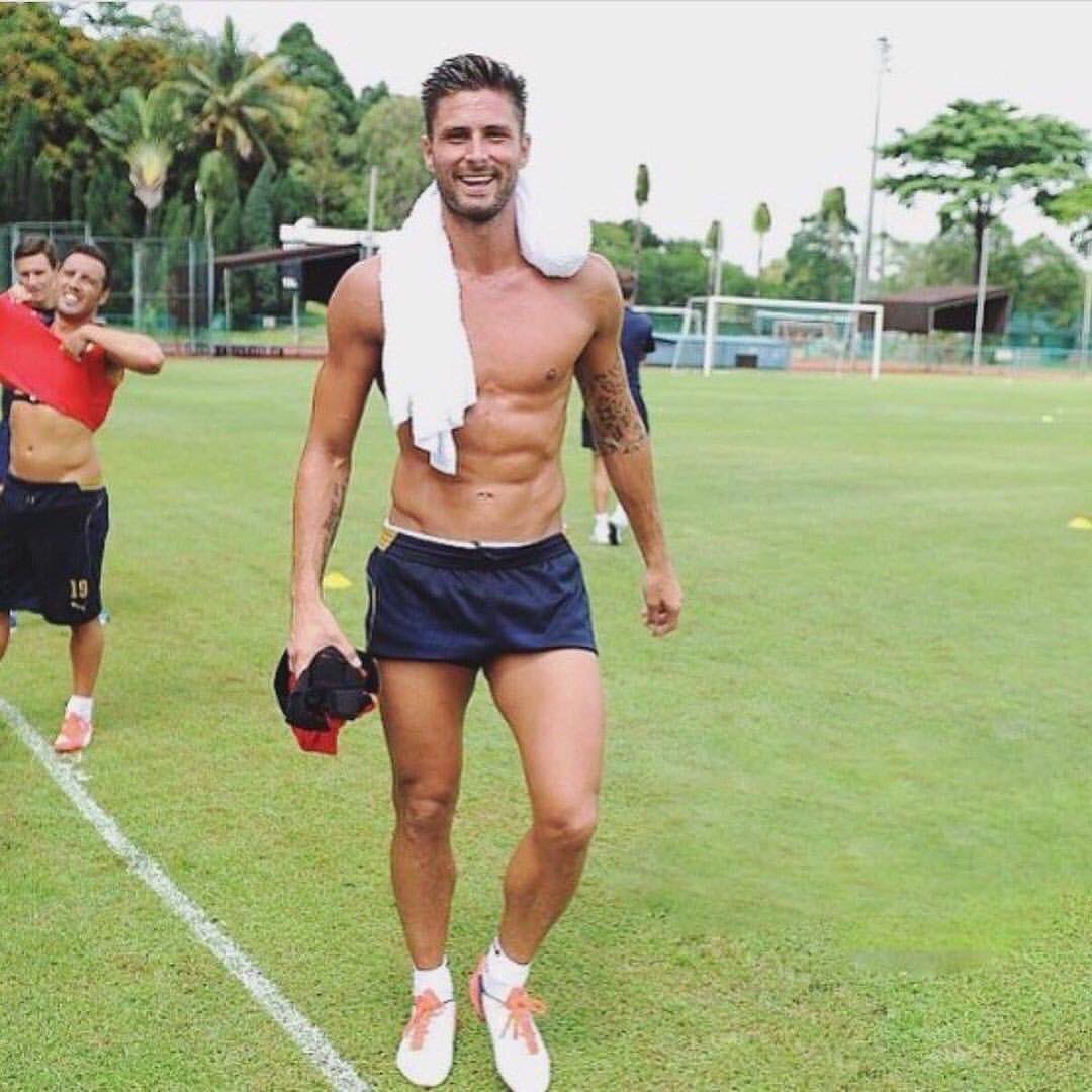 On parle de Griezmann mais on parle pas assez de Giroud.. Chaleuuuur😍💦🔥
