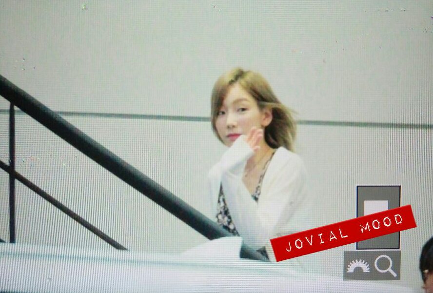 [PIC][04-07-2016]TaeYeon xuất hiện tại SM COEX để tham dự Fansign thứ 3 cho "WHY" vào tối nay CmhYMyeUsAAEE_N