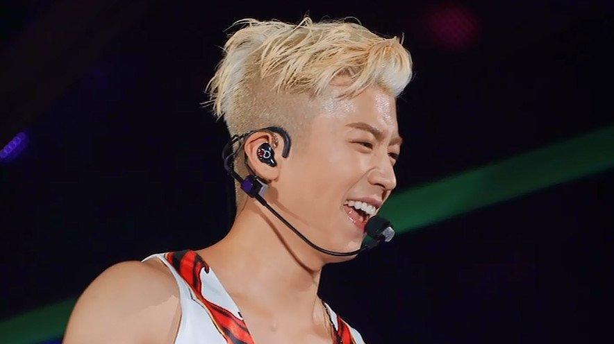 skgmkzm's tweet photo. このくしゃって笑顔もかわいいの~(´∀`*)ウフフ
#6HD #wooyoung https://t.co/Ga1txhWTjt