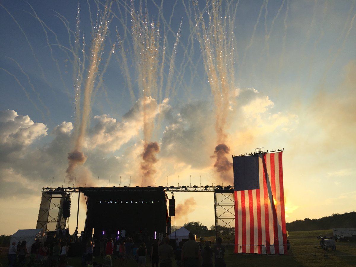 PyroFest's tweet image. We hope your #4thofJuly celebrations are explosively fun! Happy Independence Day!