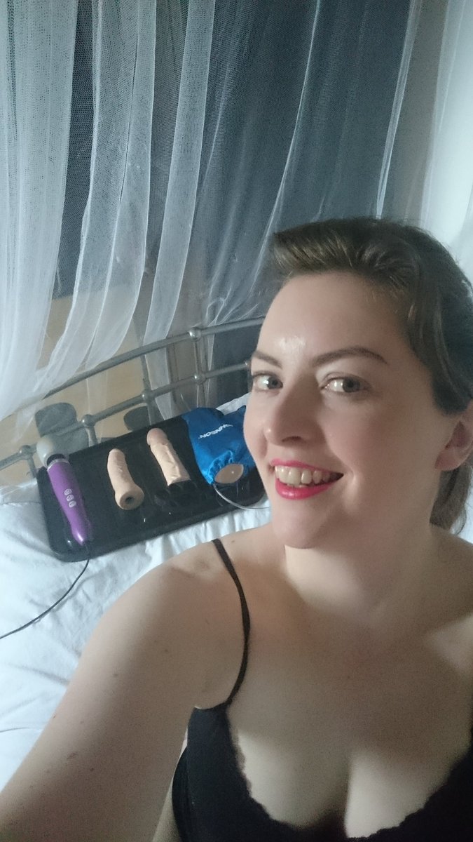 MissPorcelainB's tweet photo. On cam this afternoon, come join in the fun https://t.co/uqrvQWPQVX #sexy #camgirl #bdsm #Fetish #toyshows https://t.co/KHCGuboo9t