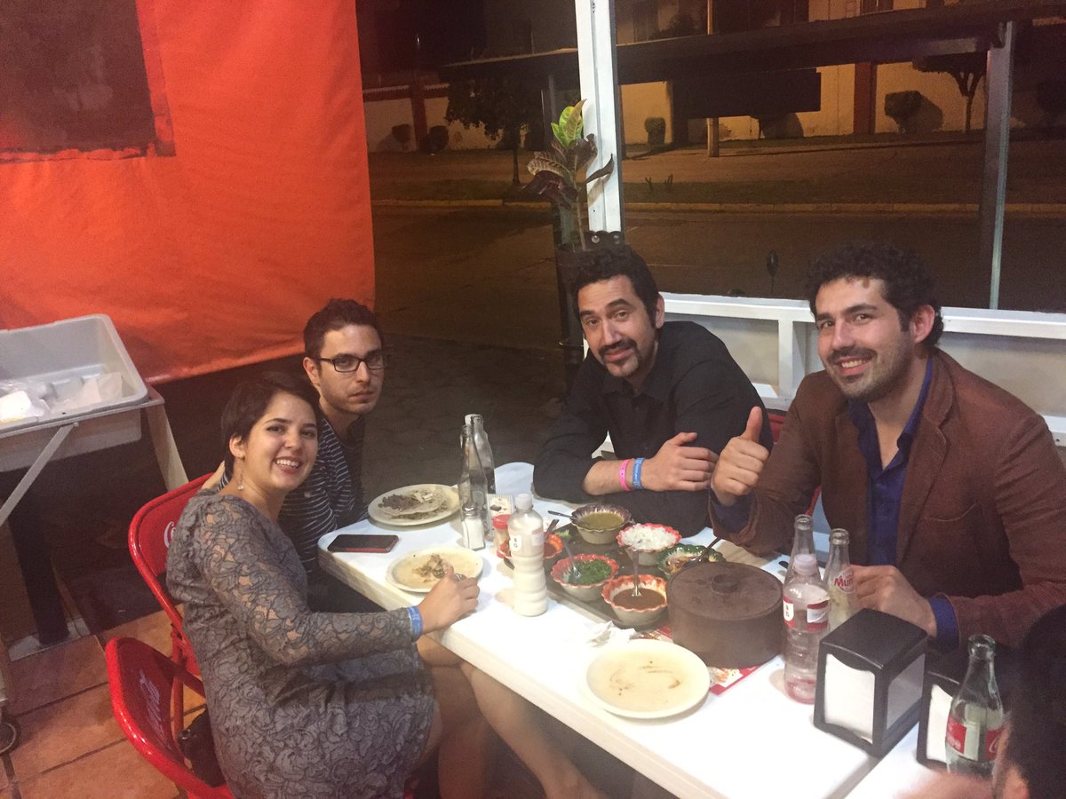 AngelsNestLat's tweet image. Festejando después de horas incontables del #hackatoncpmx #GuinnessWorldRecords @Gaszenhome #FeelTheFuture