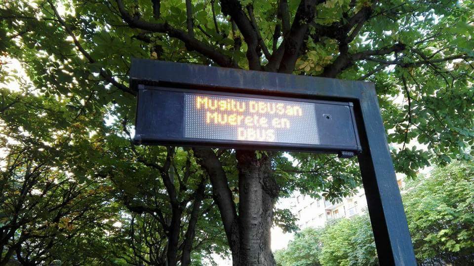 [Behatxulo] Zur eta lur geratu gara <a href="/dbus/">dbus</a>-en panel batean irakurri dugun mezuarekin! irutxulo.hitza.eus/2016/07/04/hil…