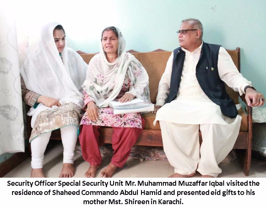 ipasindhpolice's tweet photo. SSU Sindh Police distributed eid gifts among the families of 28 martyred commandos of SSU at their residences. https://t.co/MF9RL8yJjw