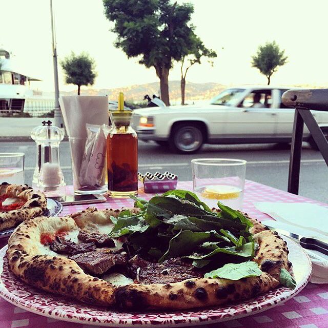 pizzaemirgan's tweet photo. Three magic words: Istanbul &amp; chill &amp; pizza. #pizzemirgan #pizza https://t.co/rVD5uPJiJa