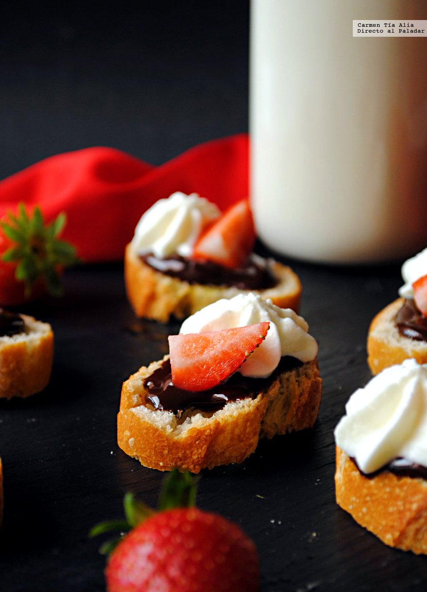 BcnDegusta's tweet photo. Receta de toda la vida con vuelta de tuerca: pan con chocolate 🍞🍫

https://t.co/0B1Z4Ilrxm https://t.co/SJDZaln80i