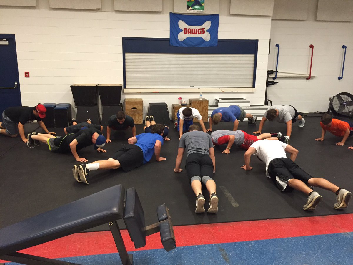 CoachA8's tweet photo. Don't forget to #Grind on the 4th. #StaySafeBeSmart. Losers will be out strong tonight-- can you avoid them?? https://t.co/Co08o2HWEE